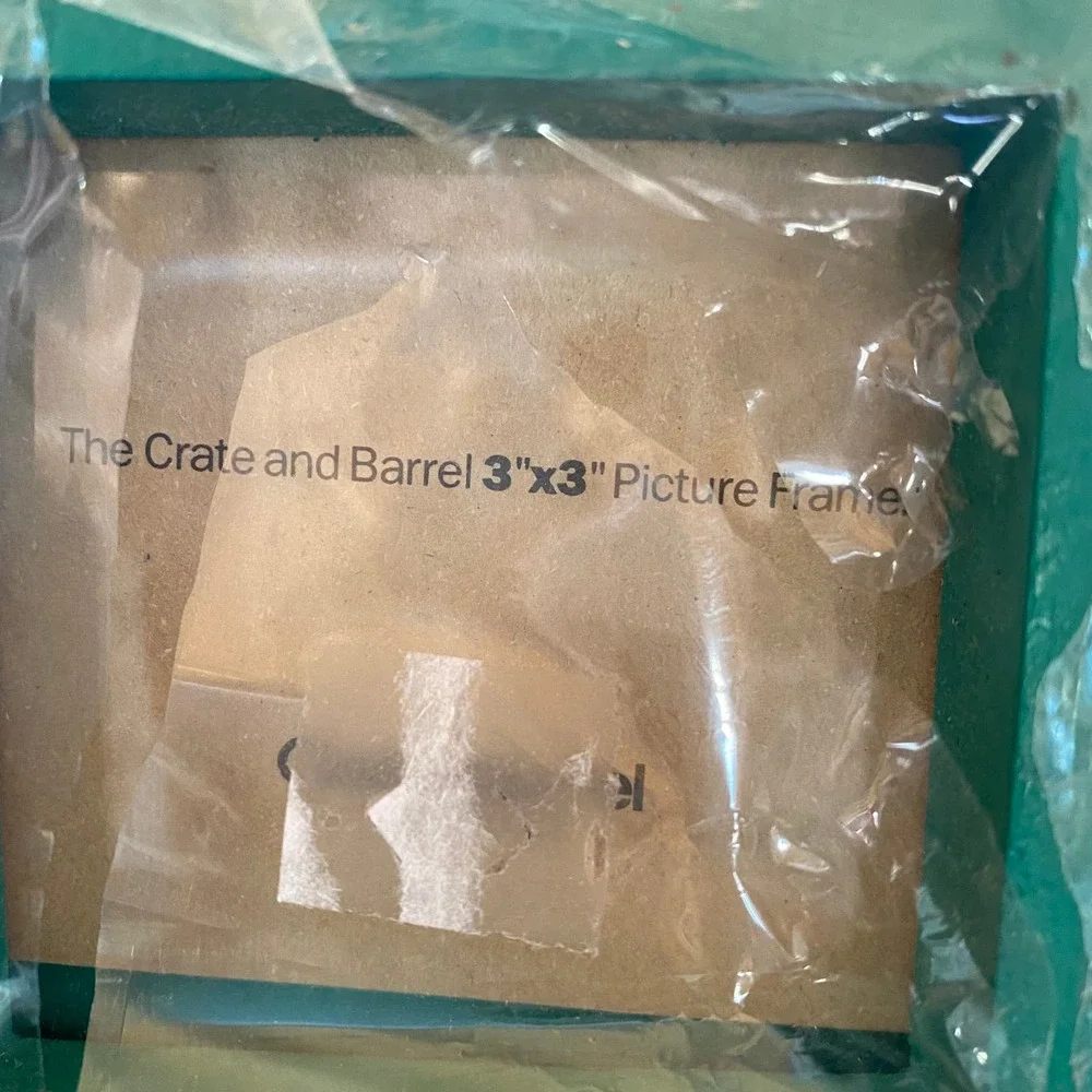 NEW‎ Crate & Barrel 6-1/4” Emerald Green Wooden Scallop-Edge Photo Frame